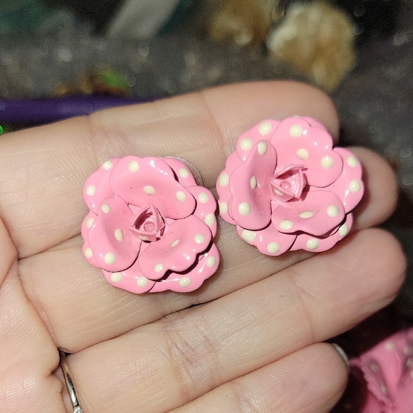 Joan Rivers Classics Collection White and  Pink Flower Brooch And Earring  Set - Picture 8 of 10